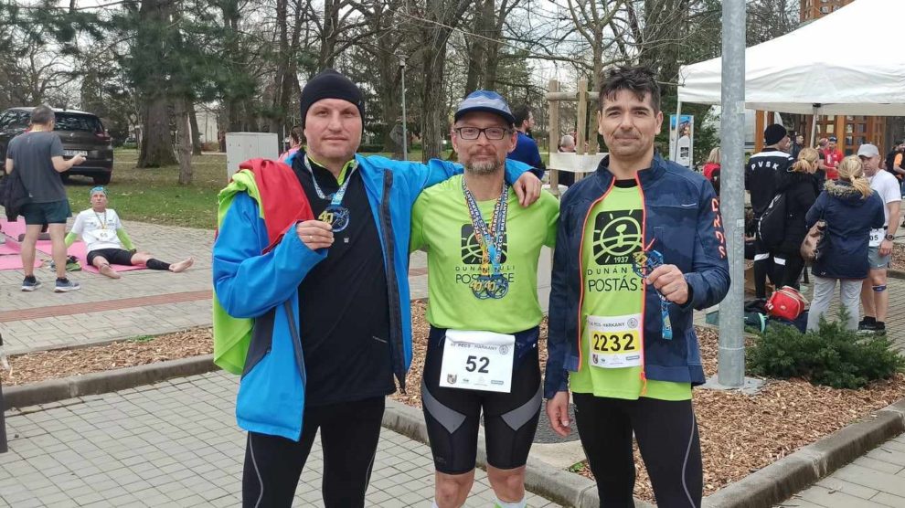 Bajai csapat a 40. Pécs-Harkány országúti futóversenyen